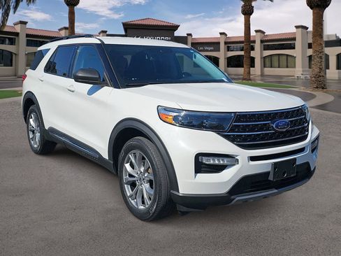 Used 2021 Ford Explorer XLT w/ Equipment Group 202A AWD/4WD image 2