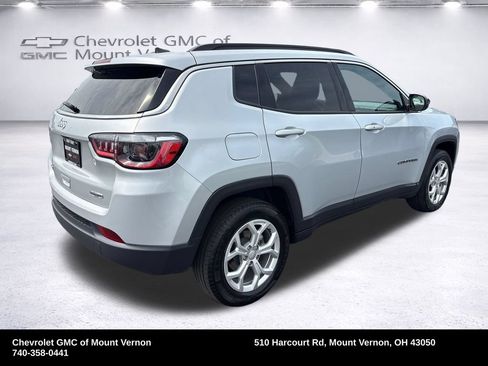 Used 2024 Jeep Compass Latitude AWD/4WD image 5
