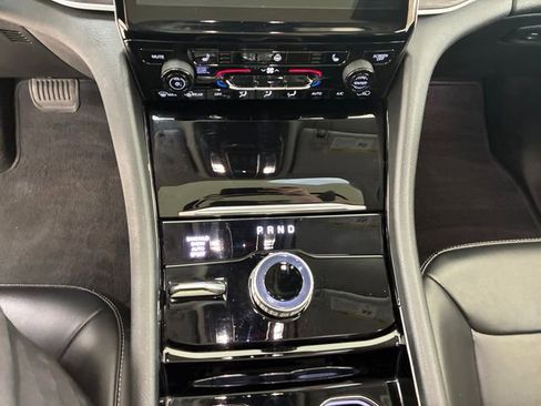 Used 2023 Jeep Grand Cherokee L Limited w/ Black Appearance Package image 21