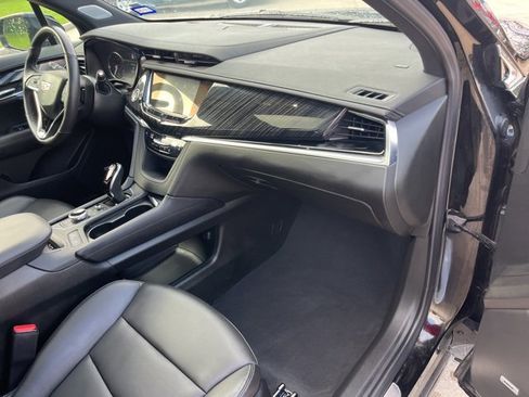 Used 2025 Cadillac XT6 Premium Luxury image 37
