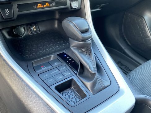 Used 2024 Toyota RAV4 LE image 31