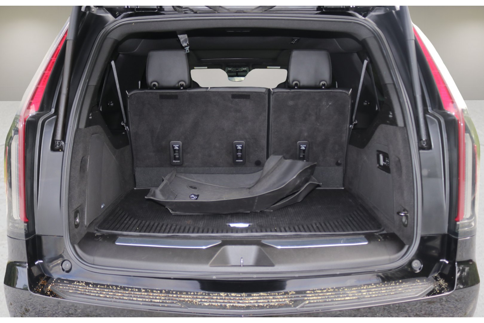 Used 2023 Cadillac Escalade ESV Premium Luxury AWD/4WD image 16