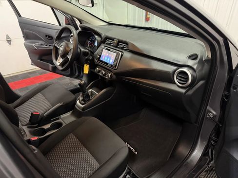 Used 2022 Nissan Versa S FWD image 46