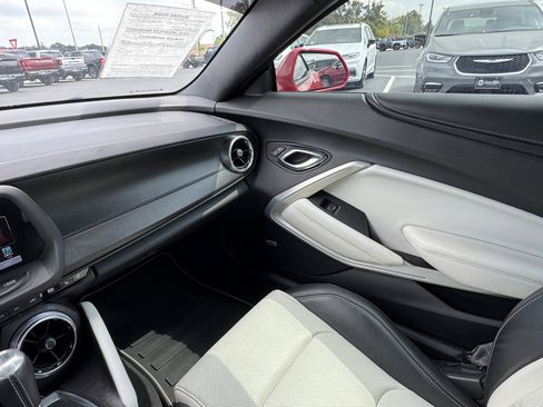 Used 2017 Chevrolet Camaro SS image 17