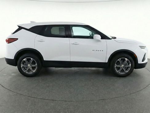 Used 2025 Chevrolet Blazer LT image 11