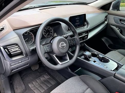 Used 2023 Nissan Rogue SV FWD image 16