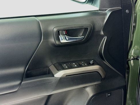 Used 2021 Toyota Tacoma Limited image 20