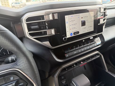 Used 2025 Toyota Tundra SR5 w/ SR5 Premium Package AWD/4WD image 20