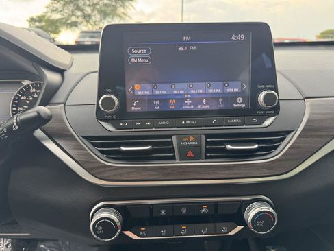 Used 2024 Nissan Altima 2.5 SV FWD image 4