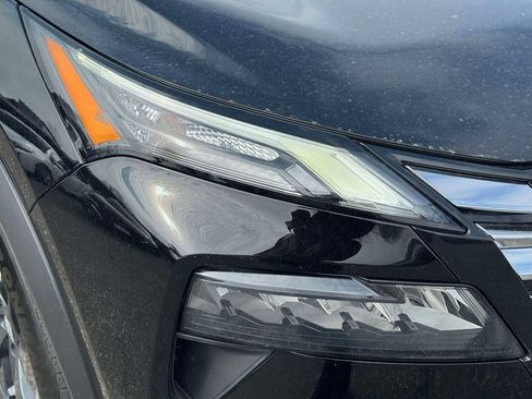 Used 2025 Nissan Rogue SV AWD/4WD image 9