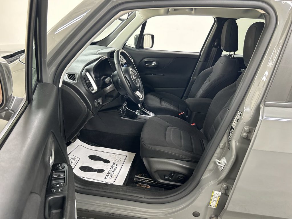 Used 2021 Jeep Renegade Latitude w/ Convenience Group AWD/4WD image 9