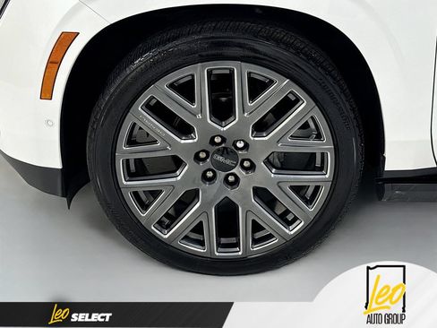Used 2025 GMC Yukon Denali Ultimate AWD/4WD image 38