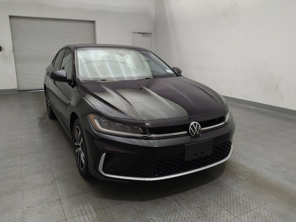 Used 2025 Volkswagen Jetta SE FWD image 14