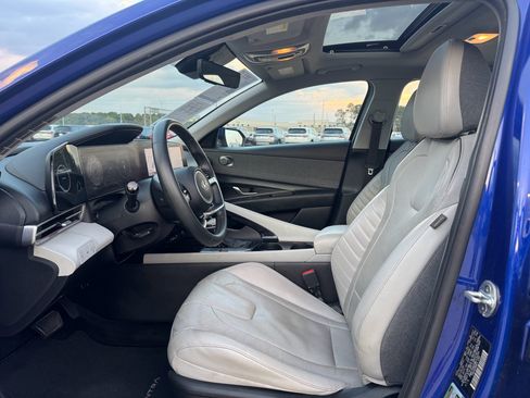 Used 2021 Hyundai Elantra Limited image 11