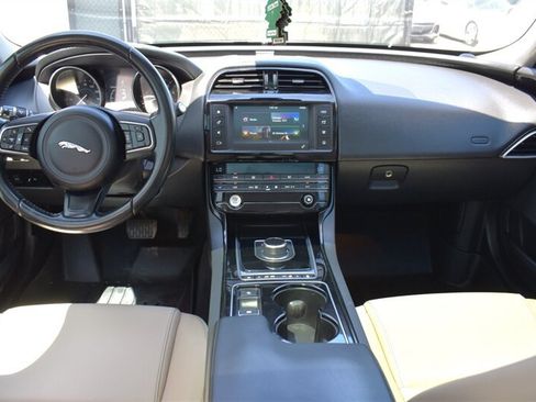 Used 2017 Jaguar XE Premium RWD image 13