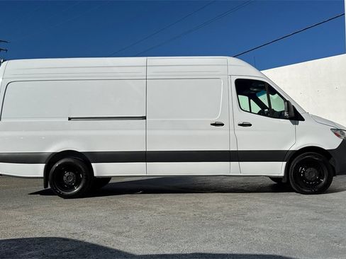 Used 2024 Mercedes-Benz Sprinter 2500 image 3