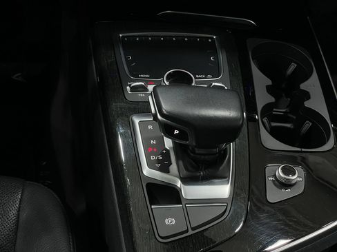 Used 2019 Audi Q7 3.0T Prestige w/ Prestige Package AWD/4WD image 29