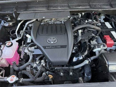 Used 2023 Toyota Highlander LE image 35