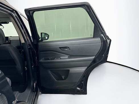 Used 2024 Nissan Pathfinder SV FWD image 30