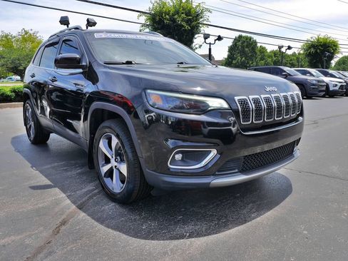 Used 2019 Jeep Cherokee Limited AWD/4WD image 3