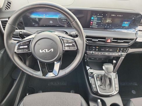 Used 2024 Kia Seltos S FWD image 11