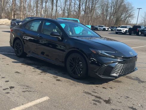 New 2026 Toyota Camry SE image 2