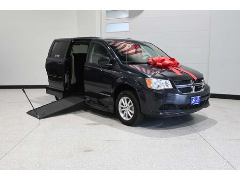 Used 2014 Dodge Grand Caravan SXT FWD image 2