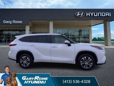 Used 2023 Toyota Highlander XLE AWD/4WD image 9