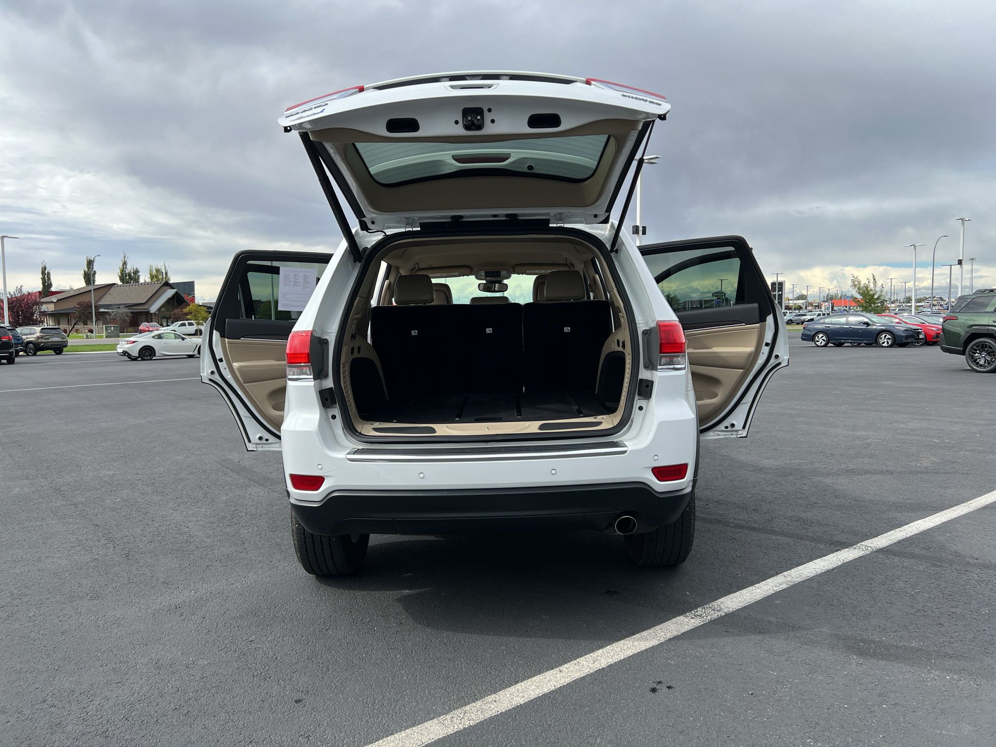 Used 2017 Jeep Grand Cherokee Limited AWD/4WD image 6