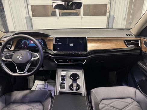 Used 2024 Volkswagen Atlas SE image 30