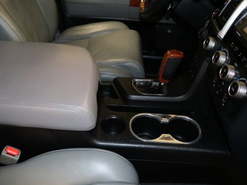 Used 2020 Toyota Sequoia Platinum image 40