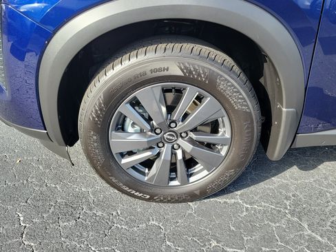 Certified 2026 Nissan Pathfinder SV FWD image 4