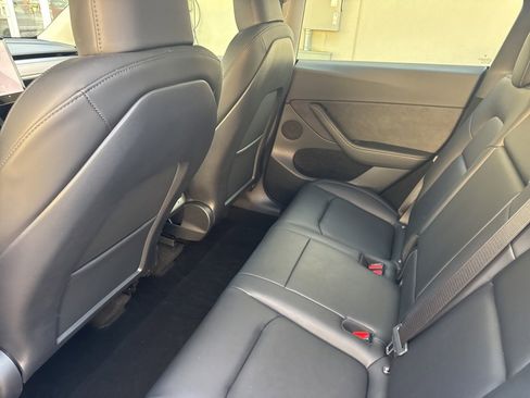 Used 2023 Tesla Model Y Performance image 12