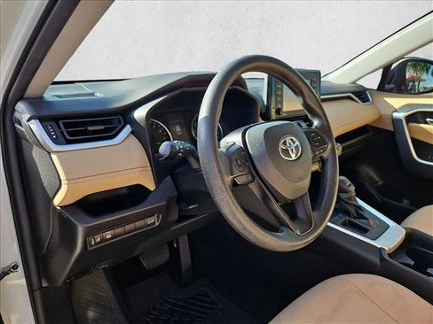 Used 2021 Toyota RAV4 XLE w/ Convenience Package FWD image 8