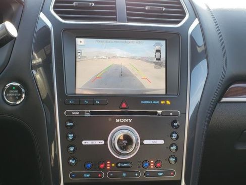 Used 2018 Ford Explorer Platinum image 27