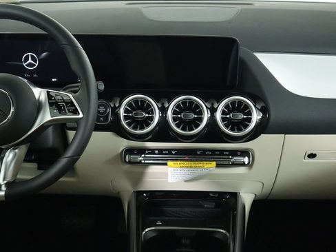 Certified 2025 Mercedes-Benz GLA 250 GLA 250 image 14