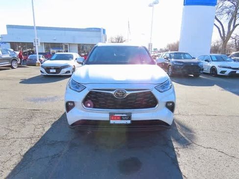 Used 2024 Toyota Highlander Limited image 6