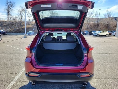 Used 2023 Toyota Venza LE image 12