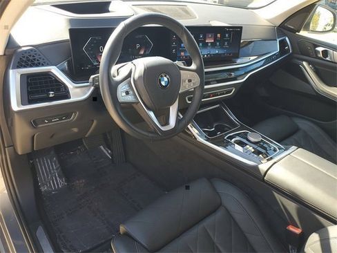 Used 2025 BMW X7 xDrive40i image 4
