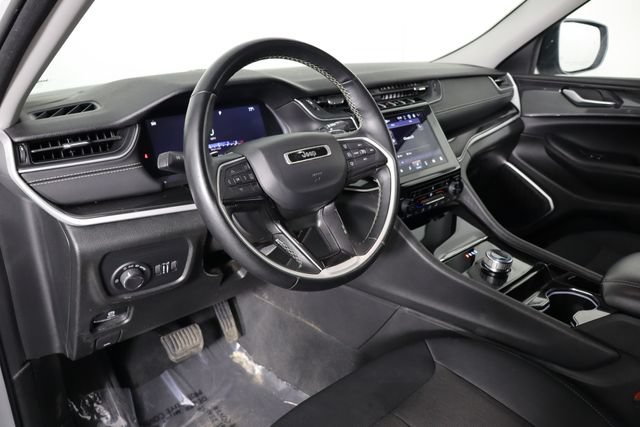 Used 2022 Jeep Grand Cherokee L Laredo w/ Luxury Tech Group I AWD/4WD image 25