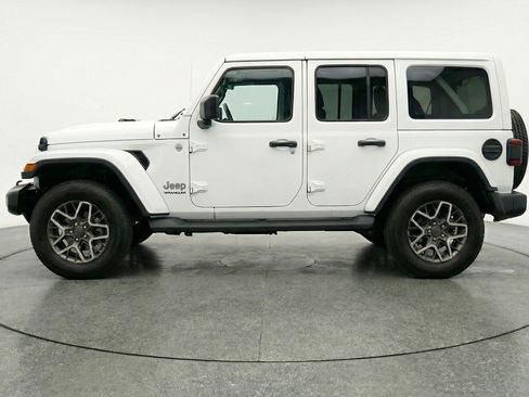 Used 2025 Jeep Wrangler Sahara image 5