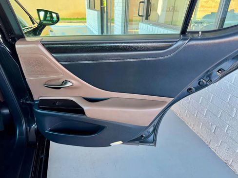 Used 2022 Lexus ES 350 w/ Premium Package image 14