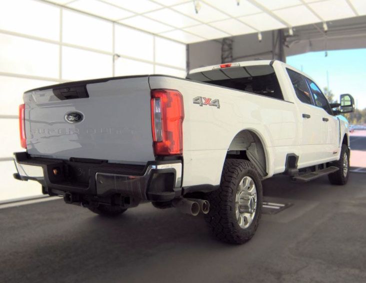 Used 2023 Ford F350 XLT AWD/4WD image 7
