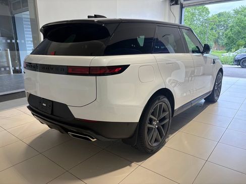 Used 2024 Land Rover Range Rover Sport SE AWD/4WD image 4