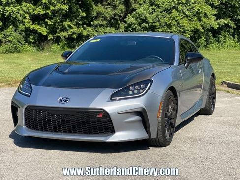 Used 2025 Toyota GR86 Premium w/ Performance Package RWD image 3