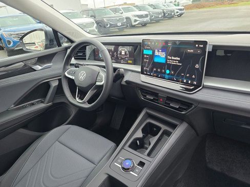 New 2026 Volkswagen Tiguan SE image 10