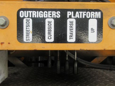 Used 2007 Ford F550 2WD Regular Cab Super Duty image 15