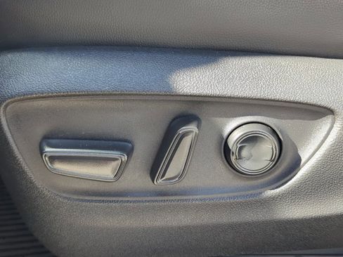 Used 2023 Toyota Highlander Limited image 13