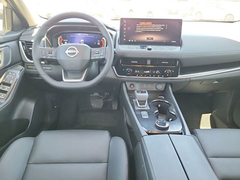 Used 2025 Nissan Rogue SL AWD/4WD image 10