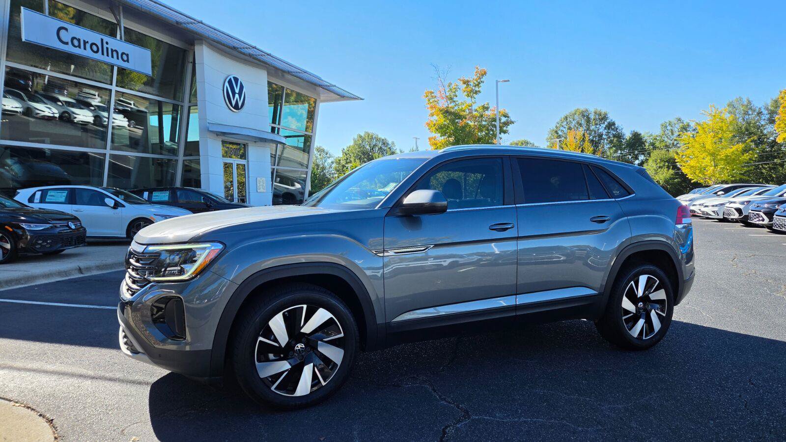 Certified 2024 Volkswagen Atlas Cross Sport SE AWD/4WD image 2